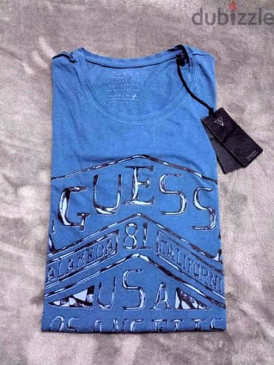 تيشيرت Guess جديد بالتكيت من أمريكا
