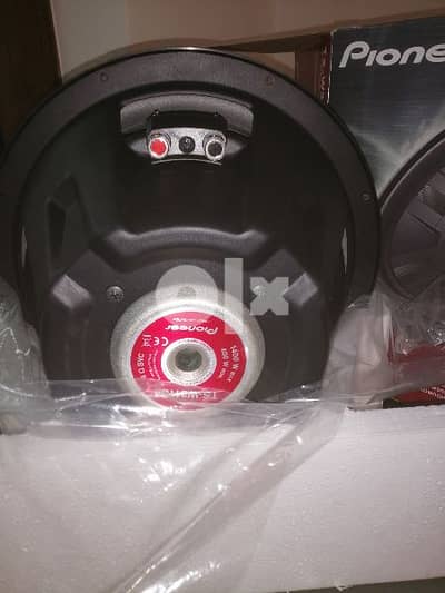 Subwoofer pioneer 1400 WAAT 400Rms Ward Emirates