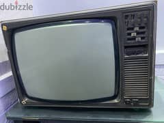 تليفزيون قديم كبير