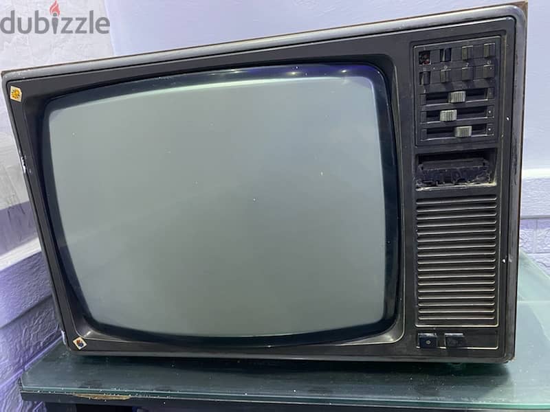 تليفزيون قديم كبير 0