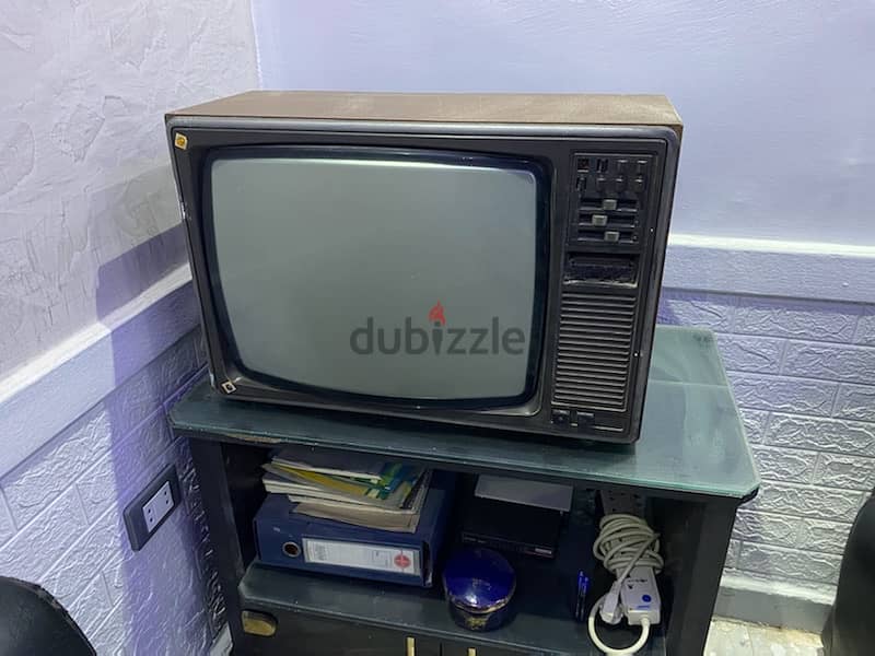 تليفزيون قديم كبير 1