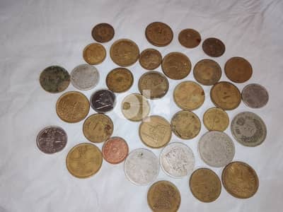 عملات مصرية معدنية مختلفة قديمة