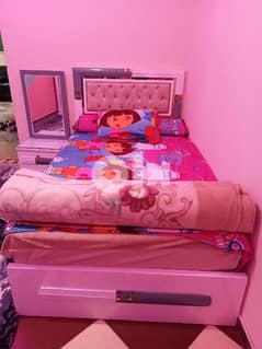 سرير اطفال عموله بالمرتبة استعمال اسبوع فقط متر وعشرين 0