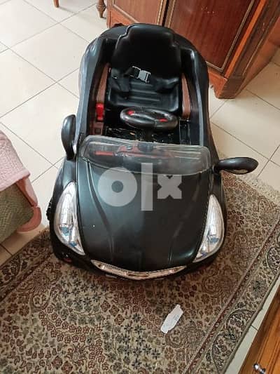 سيارة اطفال 2موتور  حالة ممتازة