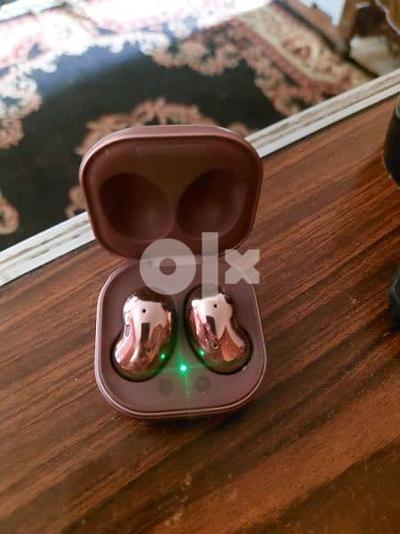 سماعة اير بادز Samsung galaxy buds live 4