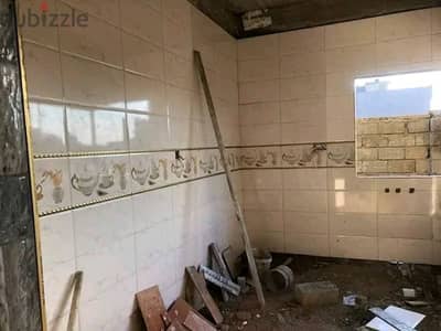 مبلط لتركيب السيراميك والبورسلين والمزايكو
