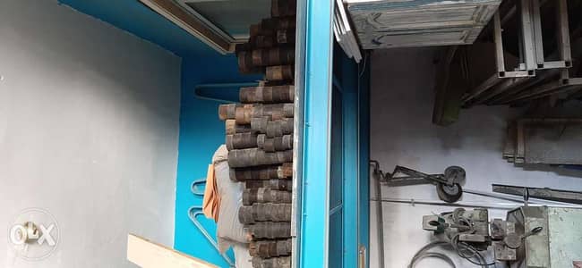قواعد مواتير السيارات والطلمبات للبيع خرده