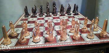 طقم شطرنج نحاس فرعوني حجم كبير وثقيله جدا وزن القطع لوحدها ٣ كيلو ونصف 0