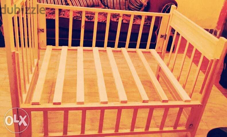 سرير اطفال جديد خالص لم يستخدم ( متعدد الاغراض ) 5