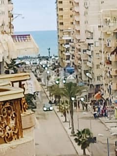 شقه على شارع رئيسي ترى البحر بشارع [27] العمومى بشاطئ النخيل اسكندريه 0