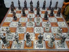 لعشاق الفخامه طقم شطرنج روماني نحاس خالص حجم كبير وي وزنه ٤. ٥ كيلو 0