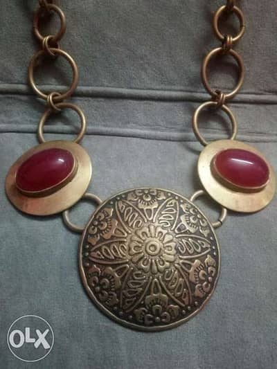 عقد قديم انتيك حريمي شغل نادر بفصوص ياقوت