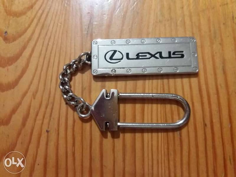 مادلية مفاتيح سيارة لكزس 2