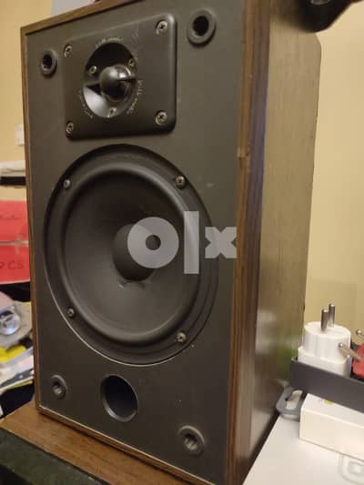 Polk audio speakers