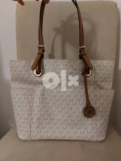 Clean Micheal kors bag