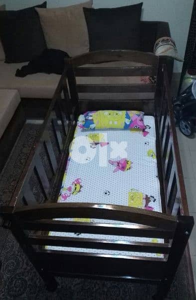 سرير اطفال 1