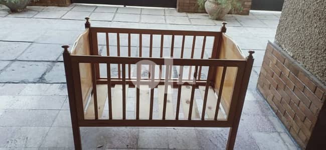 Baby Crib (خشب زان) with a Taki Mattress