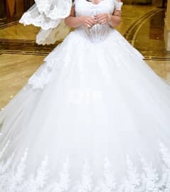 فستان زفاف مع الطرحه 0