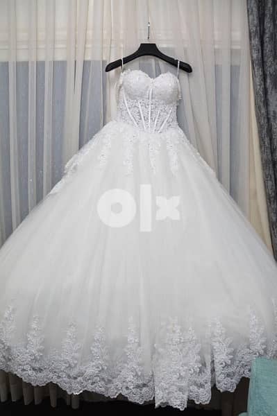 فستان زفاف مع الطرحه 3