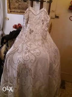 فستان زفاف أو سواريه 500ج لفترة محدودة