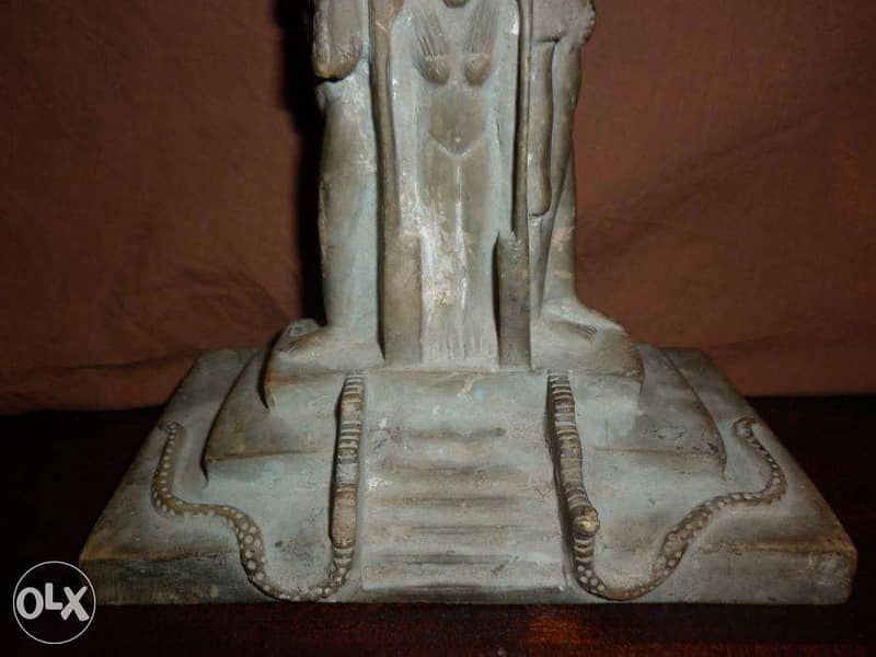 مجسم فرعونى حجرى رباعى الاوجه 3