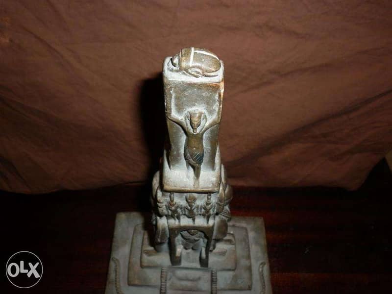 مجسم فرعونى حجرى رباعى الاوجه 5