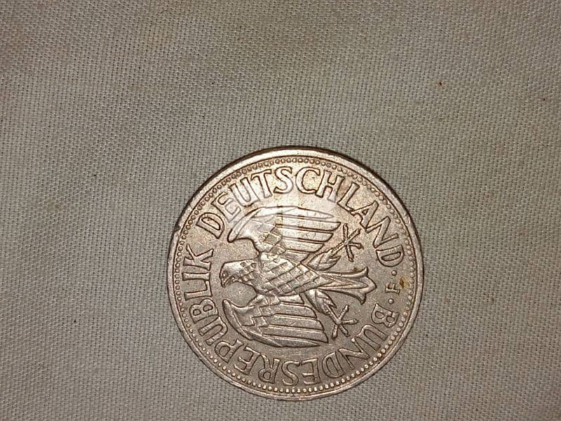 مجموعة من العملات معدنية قديمة 8