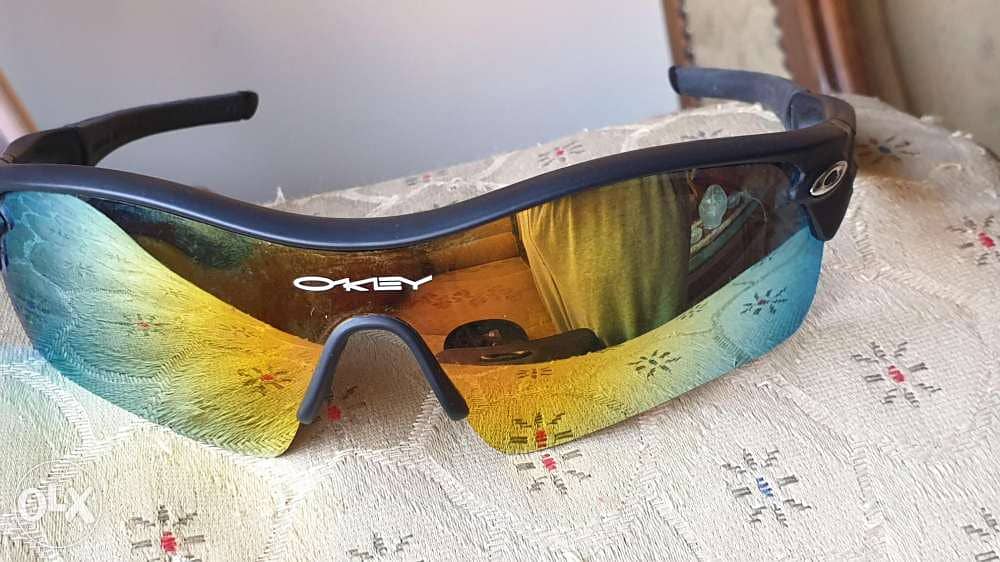 Oakley sunglass with extra lenses 1