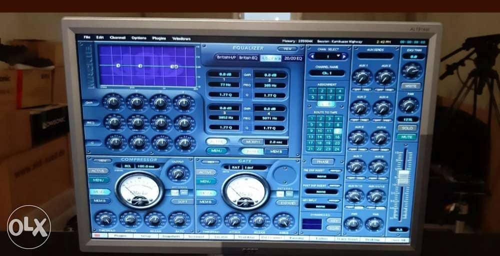 Mackie d8b digital& analog mixer 4