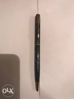 قلم جاف باركر اصلى لون اخضر وذهبي استعمال خفيف كالجديد 0