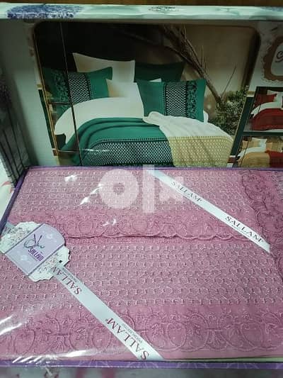 ملايات ٥ قطع سرير كبير خامه ممتازه بالعلبه