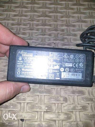 شاحن لابتوب fujitsu siemens أصلي 20v 3.25Am بالوصله ألأصليه