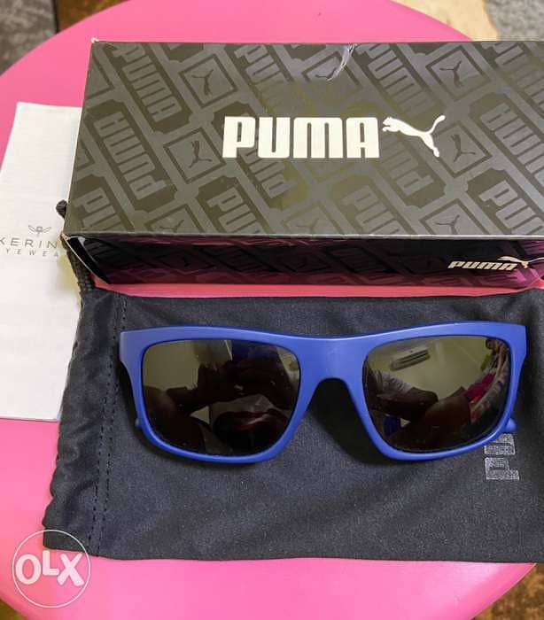نظارة شمس Puma أوريجنال اللون أزرق والعدسات رمادى غامق نظيفة جداً 1