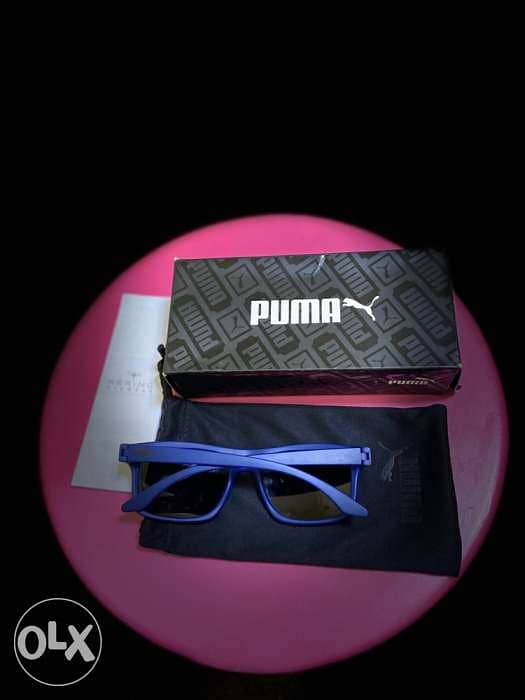 نظارة شمس Puma أوريجنال اللون أزرق والعدسات رمادى غامق نظيفة جداً 4
