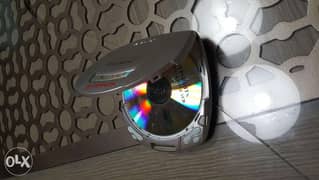 Walkman sony original وارد دبي إستعمال خفيف cdبطاريه وكهربا 0