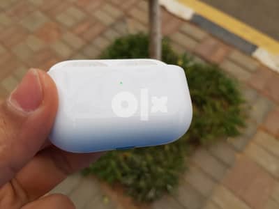 Charging case Airpods pro إستعمال شهر  كيس فقط بدون سماعات بدون خدش