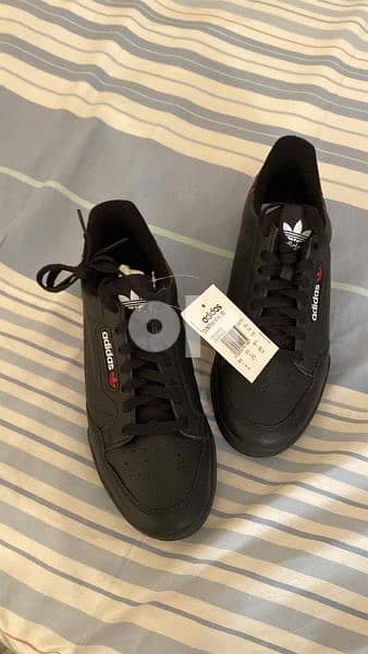 black Adidas originals continental shoes of size 43 2