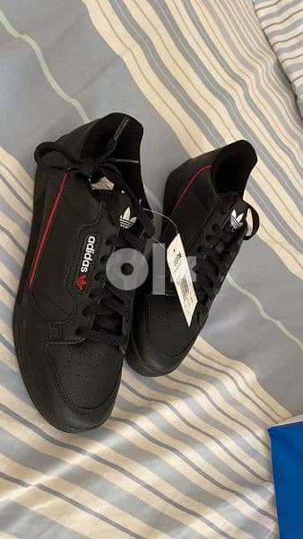 black Adidas originals continental shoes of size 43 3