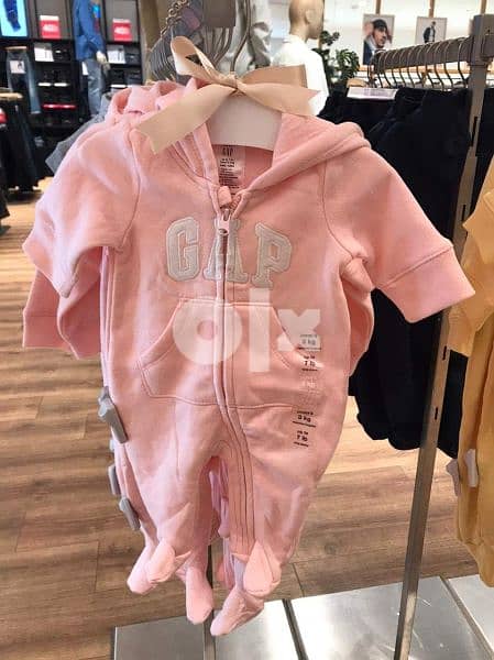 GAP Baby Girl bodysuit 6-12 0