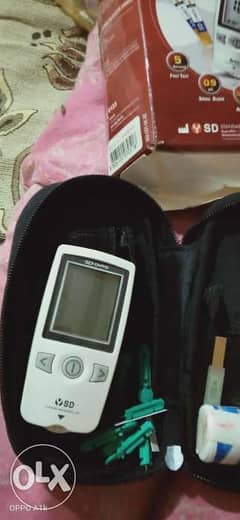 جهاز قياس السكر فى الدم استعمال خفيف بالجراب والعلبة وااشكاكة ويعمل با 0