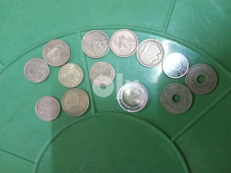 مجموعه كبيره من العملات المعدنيه القديمه لأعلى سعر مصريه وعربيه واجنبى 6
