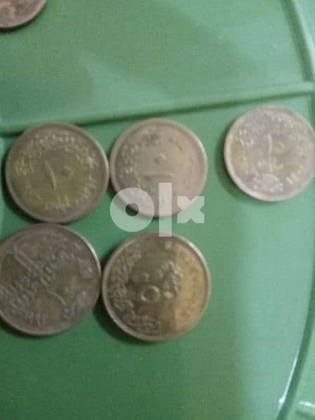 مجموعه كبيره من العملات المعدنيه القديمه لأعلى سعر مصريه وعربيه واجنبى 11