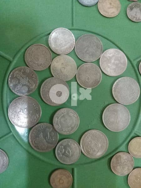 مجموعه كبيره من العملات المعدنيه القديمه لأعلى سعر مصريه وعربيه واجنبى 13