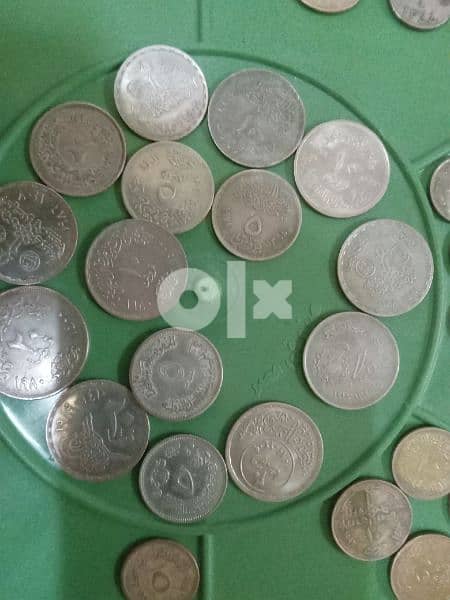 مجموعه كبيره من العملات المعدنيه القديمه لأعلى سعر مصريه وعربيه واجنبى 14