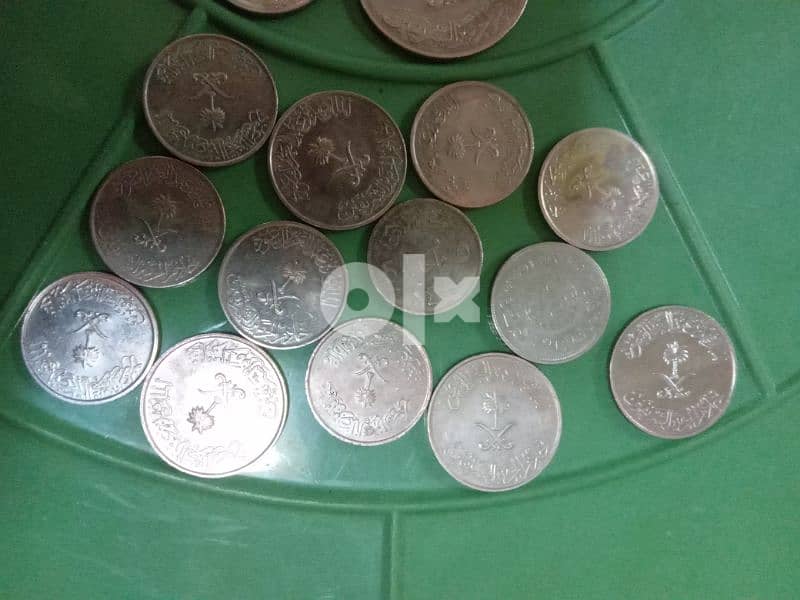 مجموعه كبيره من العملات المعدنيه القديمه لأعلى سعر مصريه وعربيه واجنبى 15