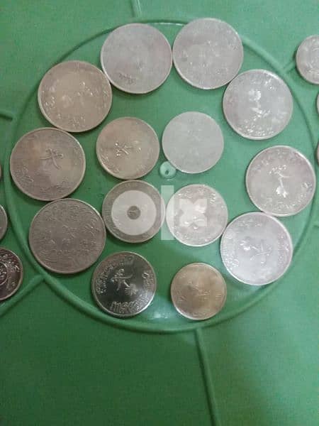 مجموعه كبيره من العملات المعدنيه القديمه لأعلى سعر مصريه وعربيه واجنبى 18