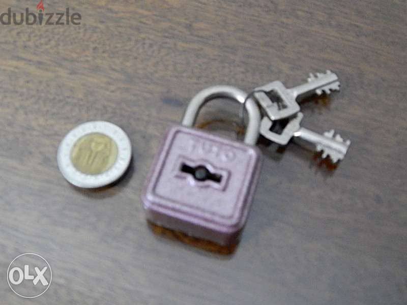 قفل قديم بالمفاتيح حجم متوسط لون بينك 3
