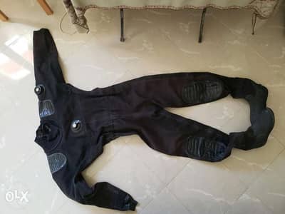 Dry suit. مقاس لارج . اكس لارج. محتاجة صيانة