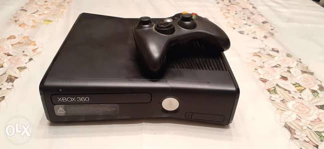 Xbox 360 used with controller very good conditions