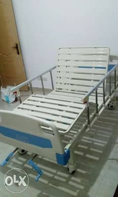 سرير طبي متحرك للايجار كهرباء ويدوي يعمل بالريموت قوي لراحة المريض سهل 0